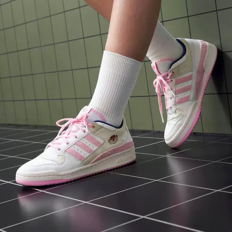 Adidas Clover x Disney samenwe - Outdoor Lighting Hong Kong recensie en prijs