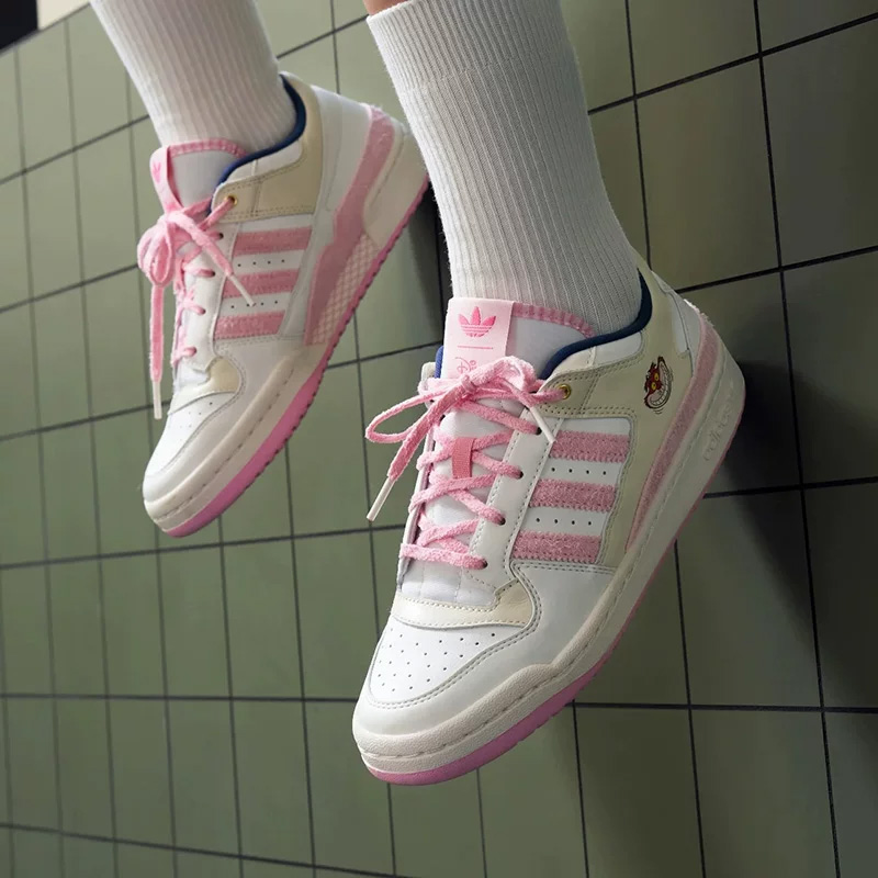 Adidas Clover x Disney samenwe - Outdoor Lighting Hong Kong recensie en prijs