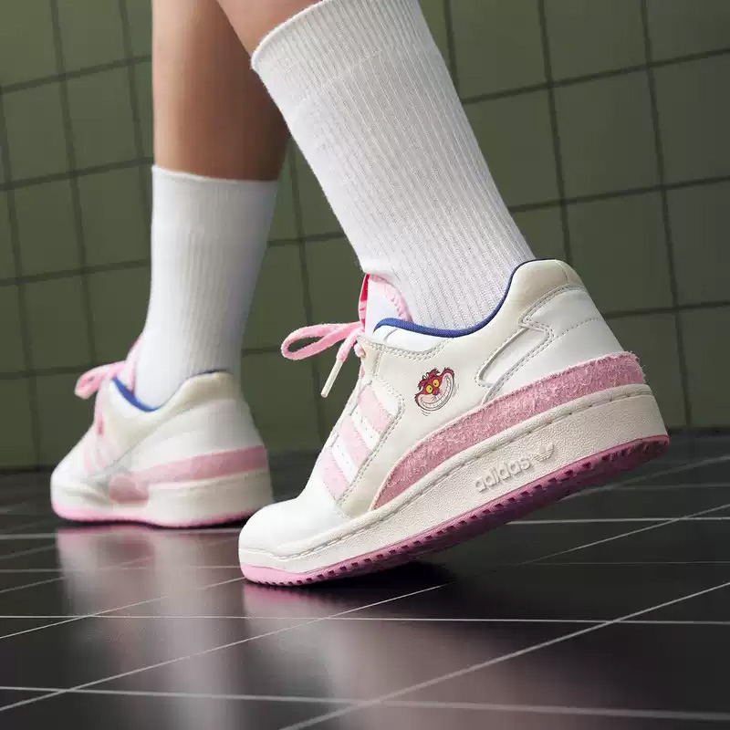 Adidas Clover x Disney samenwe - Outdoor Lighting Hong Kong recensie en prijs